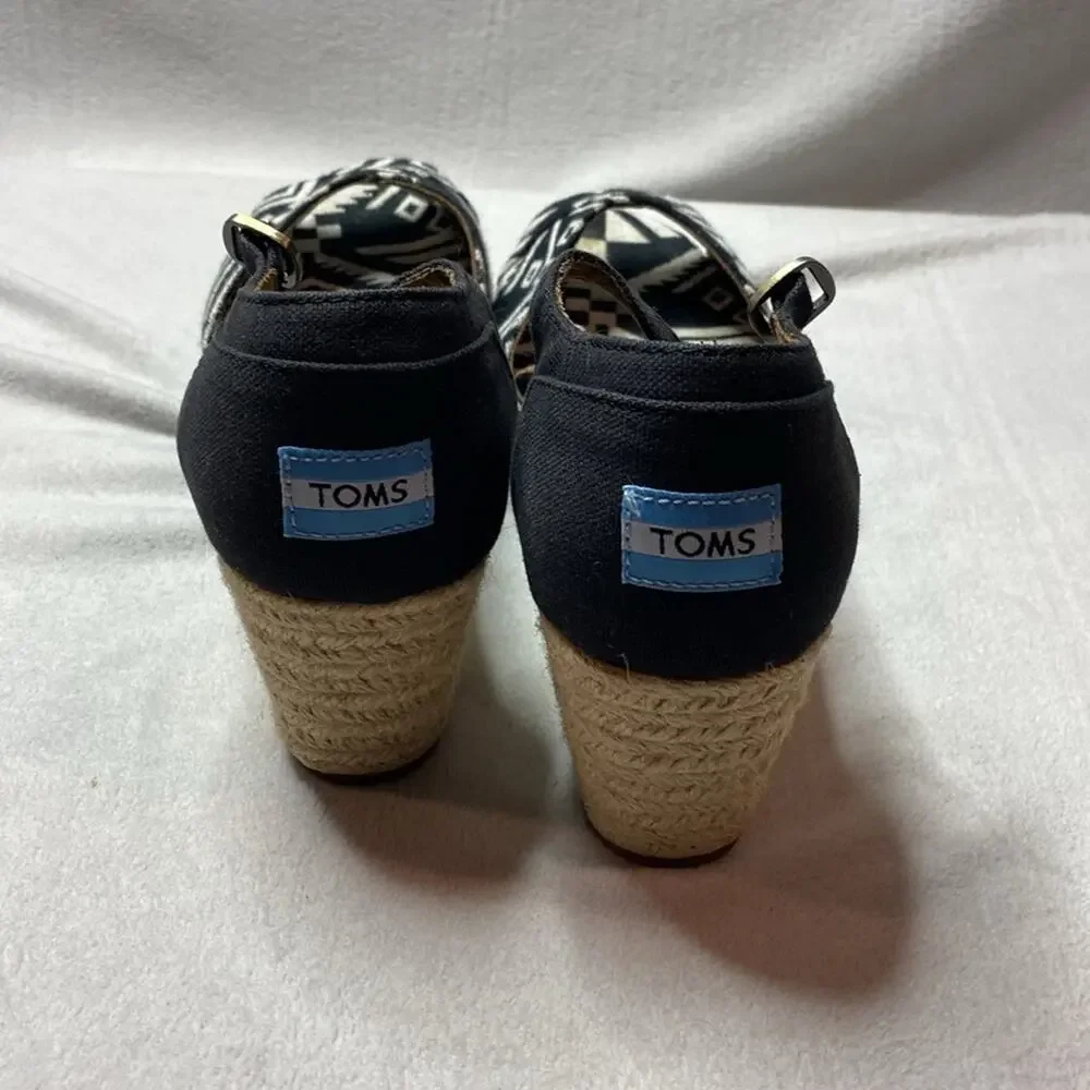Toms black and white aztec print wedged espadrilles size 9.5